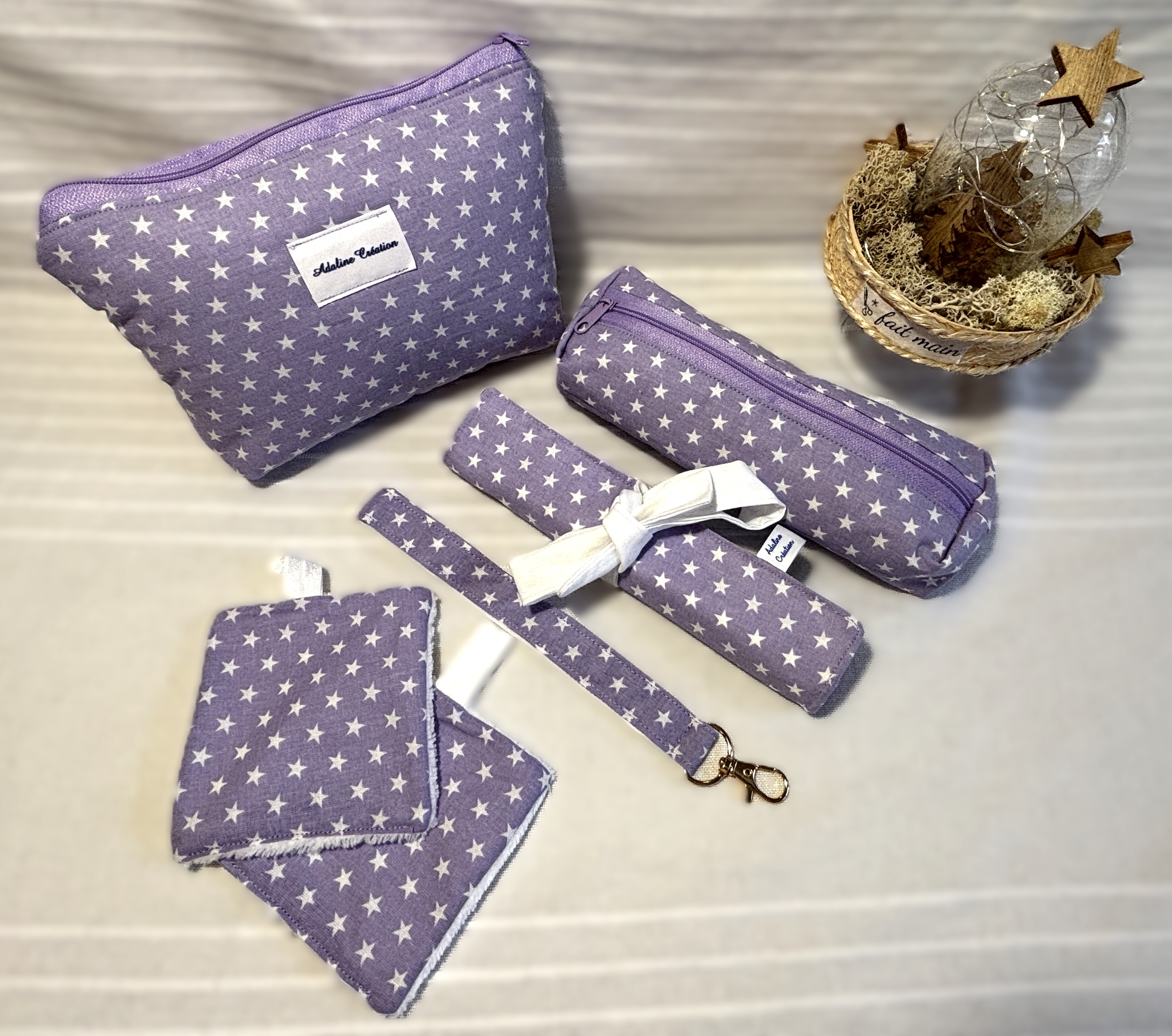 Les étoiles sur fond violet