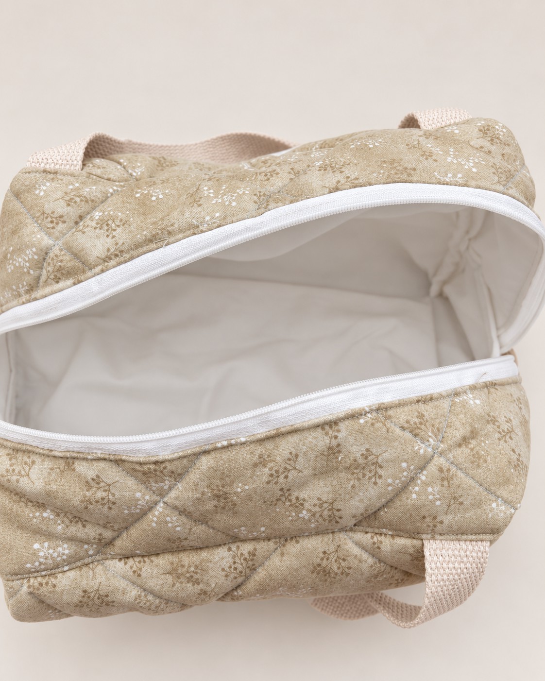 Vanity matelassé beige fleuri grand format - Image 3